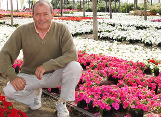 Carlos Ángel Gasperi,Viverista. Productor de plantas florales de estación 